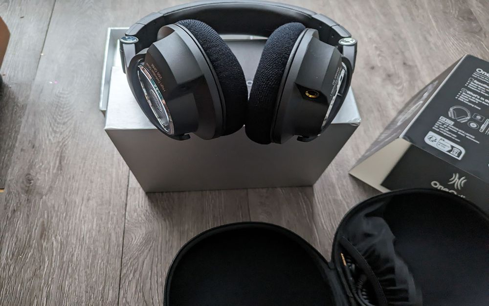 Monitor_80_Headphones_Content