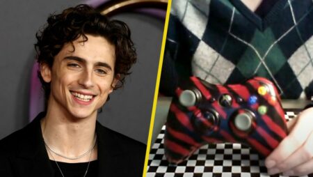 게임 패드를 개조하는 데 사용된 Timothée Chalamet