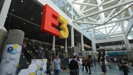E3는 내년에 돌아올 것이라고 ESA 회장에게 약속합니다.