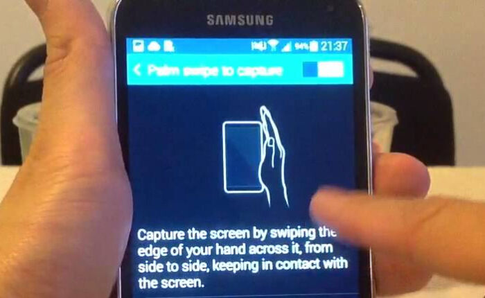 삼성 휴대폰의 손바닥 스와이프 기능