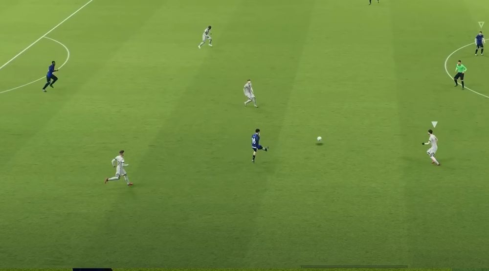축구 거인 eFootball 2023과 FIFA 23의 전투를 탐험해보세요