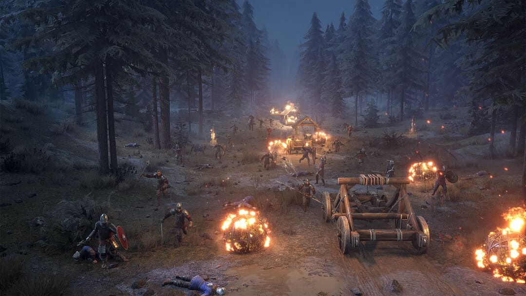 The Game Chivalry 2의 스크린 샷 2 Twine과 포병 조각의 불타는 공으로 야간 숲 중세 전투를 보여줍니다.