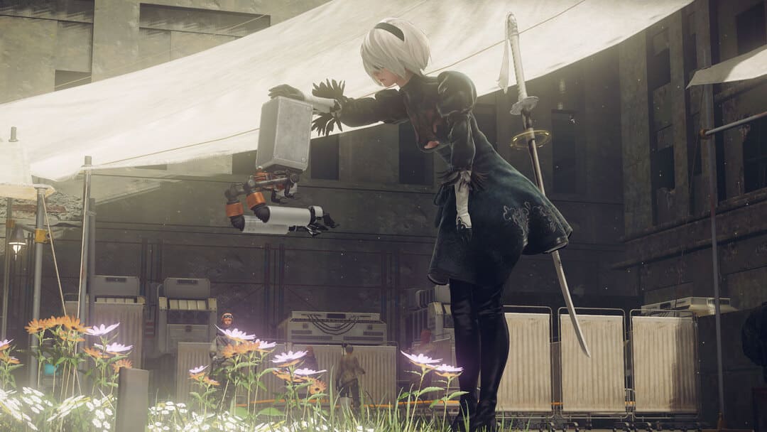 게임 Nier : Automata의 스크린 샷 : 주인공이 플라잉 드로이드에 손을 대고있는 주인공을 보여줍니다.